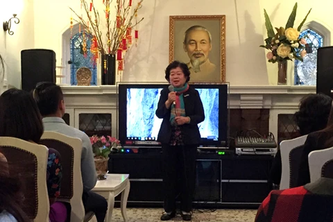 张美华女士在越南驻悉尼总领事馆发表讲话（图片来源：越通社）