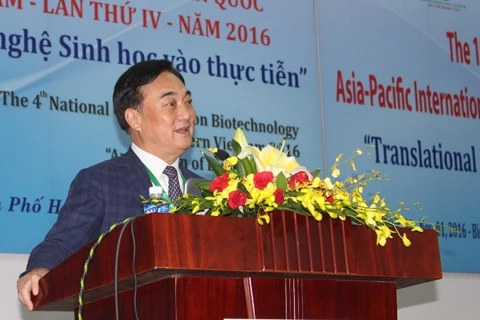 亚太地区分子生物学协会主席Jeong bin Yim在会议上发表讲话（图片来源：http://daidoanket.vn/）