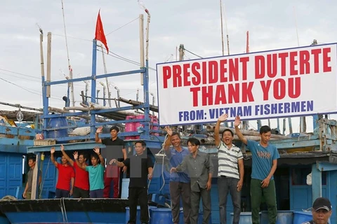被放还回国的越南渔民。
