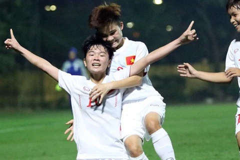 越南U19女足队球员庆祝进球（图：体育报）