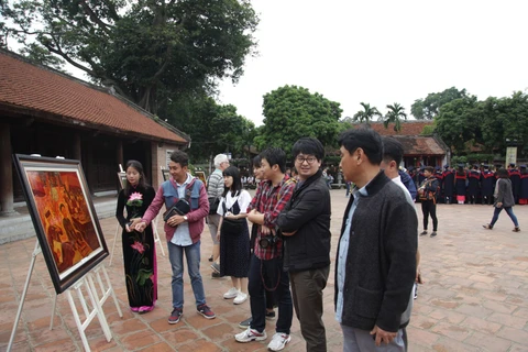 韩国企业和记者代表团参观文庙国子监（图片来源：baodulich.net.vn）