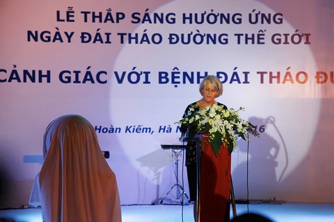 丹麦驻越大使Charlotte Laursen在仪式上发表讲话（图片来源：hanoitv.vn）