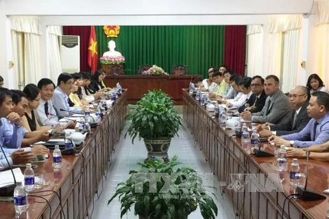 越南西南部地区事务指导委员会领导会见美国里弗赛德市市长（图片来源：越通社）