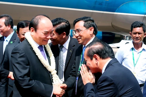 越南政府总理阮春福抵达柬埔寨暹粒机场 开始赴柬出席CLV9之行