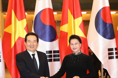 越南国会主席阮氏金银和韩国国会议长丁世均。（图片来源：越通社）