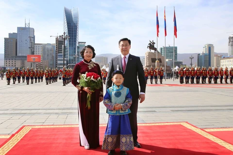 邓氏玉盛和蒙古国总理扎尔格勒图勒嘎·额尔登巴特（图片来源：越通社）
