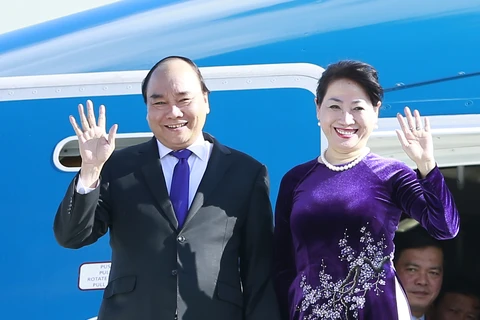 阮春福总理和夫人抵达柏林-泰格尔奥托·利林塔尔机场。（图片来源：越通社）