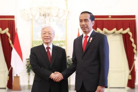 印尼总统佐科·维多多迎接阮富仲总书记。