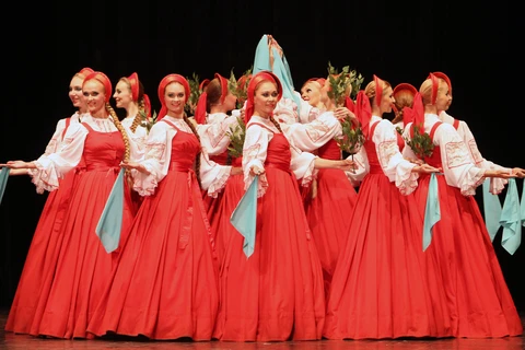 俄罗斯民间舞蹈节目（图片来源：越通社）