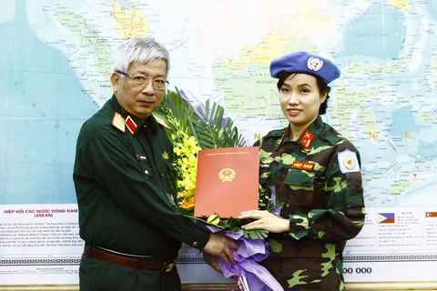 越南首次派遣维和女军官（组图）