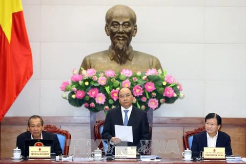 越南政府总理阮春福主持召开政府10月例行会议