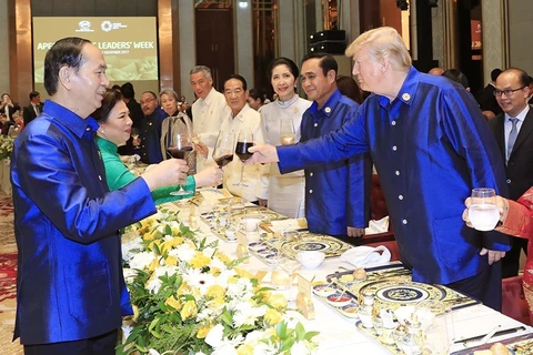 2017年APEC会议：越南国家主席陈大光主持晚宴 欢迎APEC领导人夫妇（组图）