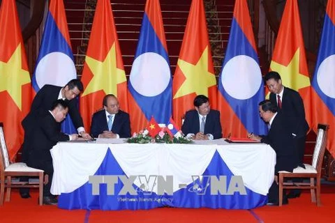 政府总理阮春福与老挝总理通伦·西苏里主持召开越老政府间联合委员会第40次会议（组图）