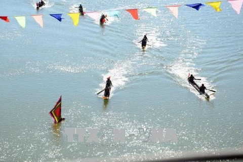 2018年昆嵩省传统独木舟竞赛吸引84名运动员参赛 （组图）