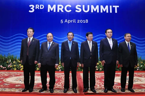 越南政府总理阮春福出席湄公河委员会第三届峰会全体会议（组图）