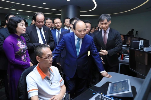 越南政府总理参观新加坡港口和叶水福集团的“供应链城”（组图）