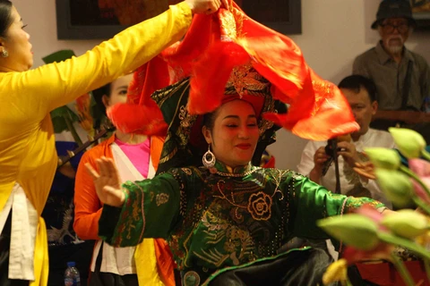 弘扬越南文化精髓的“跳神艺术”图片展在河内举行 （组图）