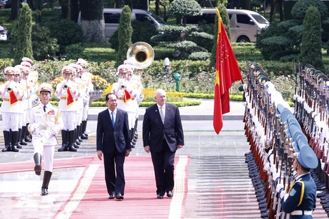 越南国家主席陈大光为澳大利亚总督彼得•科斯格罗夫举行隆重欢迎仪式（组图）