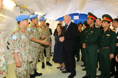 澳大利亚总督走访越南参加联合国维和行动的一号二级野战医院（组图）