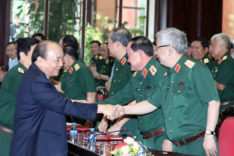 越南政府总理阮春福出席2018年上半年全军军政会议（组图）