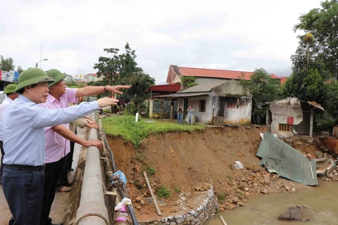 国会副主席冯国显走访慰问莱州省灾区灾民（组图）
