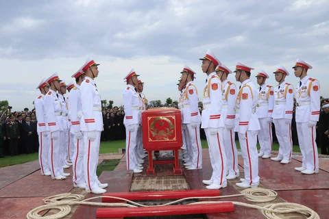 越南国家主席陈大光安葬仪式在宁平省举行（组图） 