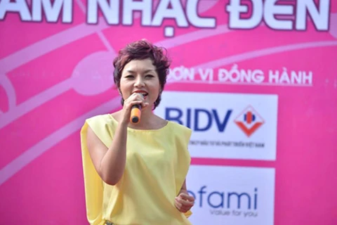 蔡垂玲歌手是荣获2015年首都优秀青年奖的10名团员和青少年之一（图片来源：radiovietnam.vn）