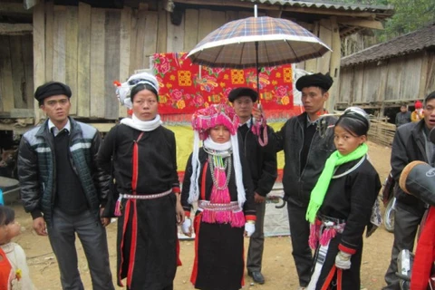北江省山泽族人的婚礼（图片来源：因特网）