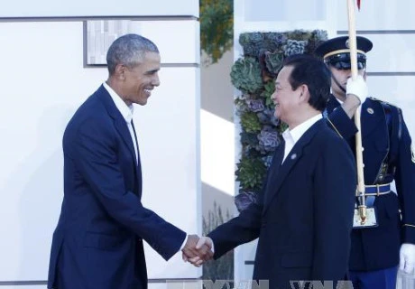 美国总统奥巴马与越南政府总理阮晋勇握手