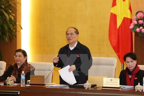 越南国会主席阮生雄在会议上发表讲话