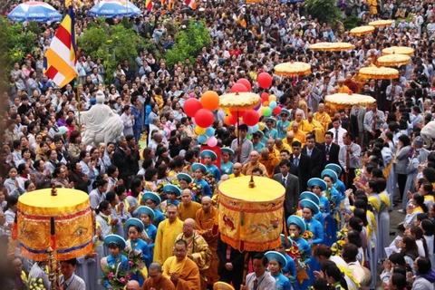 数千名游客参加2016年观世音—五行山庙会
