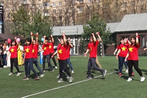 开幕式上越南学生表演的快闪舞蹈节目