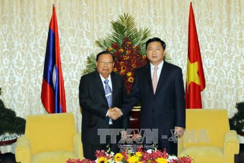 胡志明市委书记丁罗升与老挝人民革命党中央总书记、国家主席本扬·沃拉吉