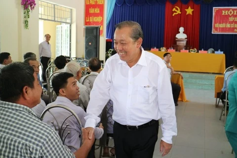 越南政府副总理张和平接触隆安省选民