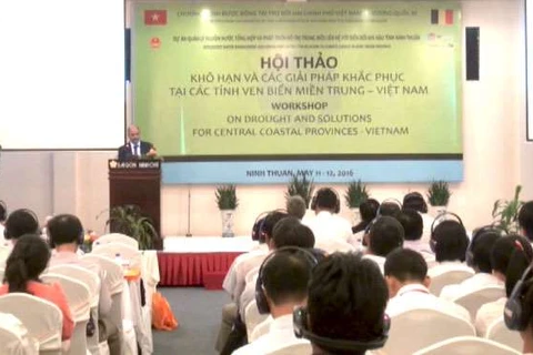 越南中部沿海省份干旱状况及解决措施的研讨会。 