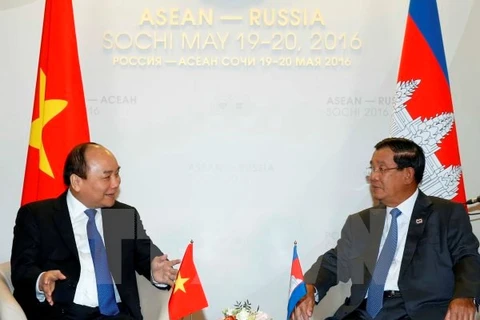 越南政府总理阮春福与柬埔寨首相洪森