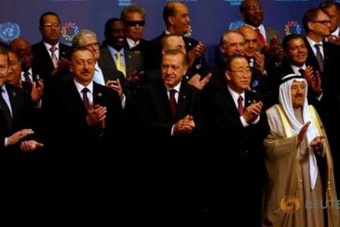联合国秘书长潘基文与参加世界人道主义峰会与会代表