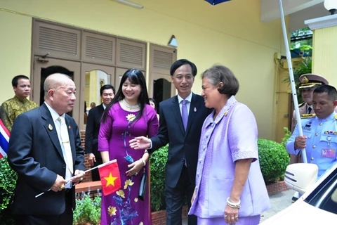 泰国公主玛哈扎克里·诗琳通探访了越南驻泰国大使馆
