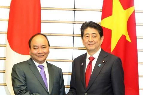 越南政府总理阮春福与日本首相安培普三