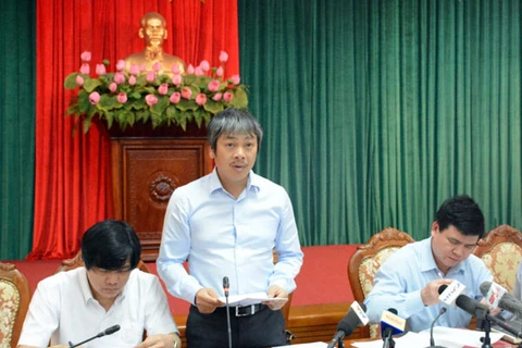 越南河内市计划投资局副局长武维俊在会议上发表讲话。