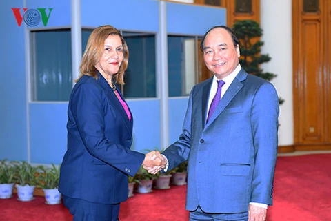越南政府总理阮春福会见古巴科技和环保部部长埃尔巴·罗萨·佩雷斯