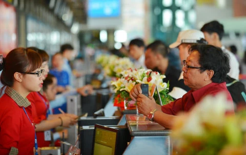 越捷航空公司推出10万张暑假快乐游的特价机票。