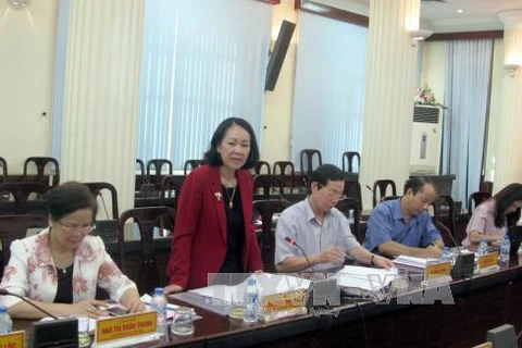 中央民运部长张氏梅女士发表讲话