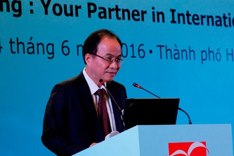 越南政府办公厅副主任黎孟河在研讨会上发表讲话