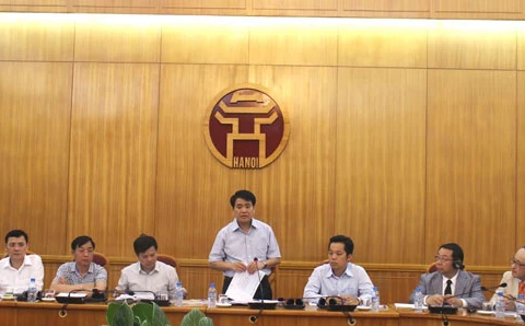 河内市人民委员会主席阮德钟 在研讨会上发表讲话
