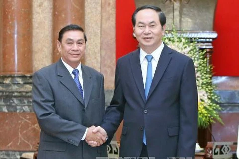 越南国家主席陈大光（右）会见老挝国家主席办公厅主任蓬塔迪