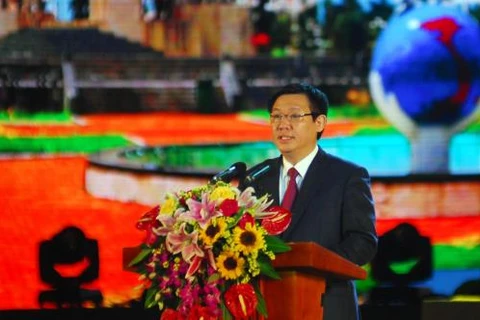 越南政府总理、西南部事务指导委员会主任王廷惠在开幕式上致辞