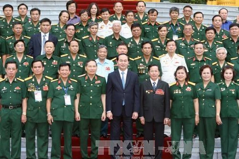 越南国家主席陈大光接见老战士代表