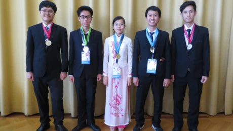 参加2016年国际物理奥林匹克竞赛的越南学生