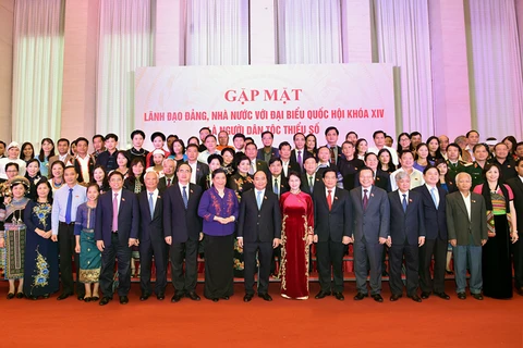 越南党和国家领导人与第十四届国会少数民族代表
